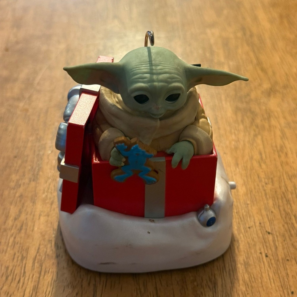 Hallmark 2022 Star Wars The Mandalorian Grogu Greetings Ornament Keepsake